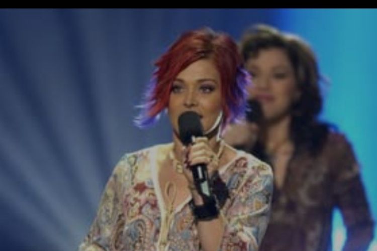 Penyanyi jebolan American Idol, Nikki McKibbin.