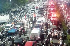 Massa Penuhi Jalan di Depan Gedung DPR, Kendaraan Diminta Lewat Tol