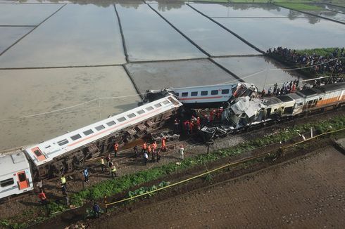 Detik-detik Kecelakaan KA di Cicalengka Terekam Kamera, Penumpang Panik Teriak 