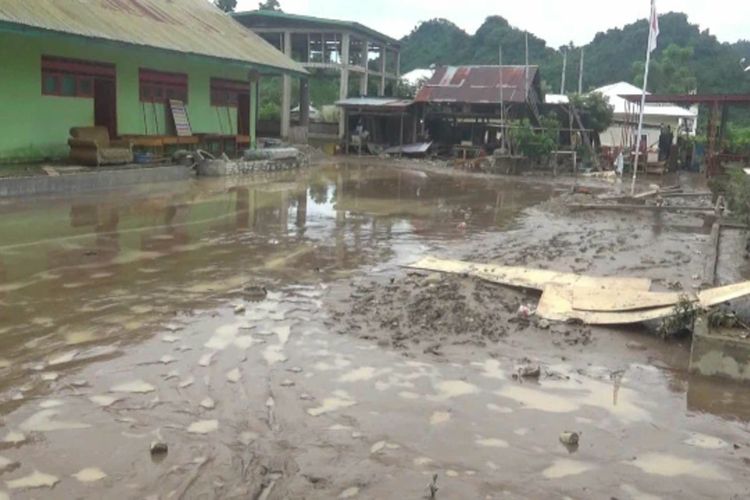 Tertimbun Lumpur Pasca Banjir Bandang, Sekolah di Mamuju Batal Gelar Sekolah Tatap Muka