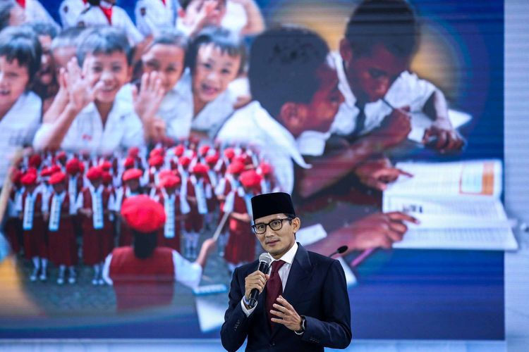 Calon wakil presiden nomor urut 02 Sandiaga Uno berbicara dalam debat ketiga Pilpres 2019 di Hotel Sultan, Jakarta, Minggu (17/3/2019) malam. Peserta debat ketiga kali ini adalah cawapres masing-masing paslon dengan tema yang diangkat adalah pendidikan, kesehatan, ketenagakerjaan, sosial, dan budaya.