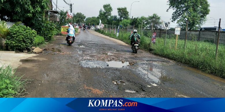 Warga Di Depok Perbaiki Jalan Rusak Kok Setengah Setengah