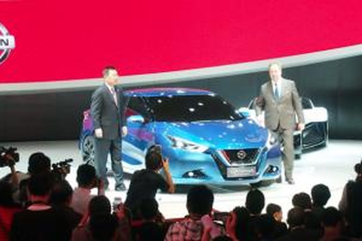 Suasana stan pameran Nissan di Beijing Motor Show 2014.