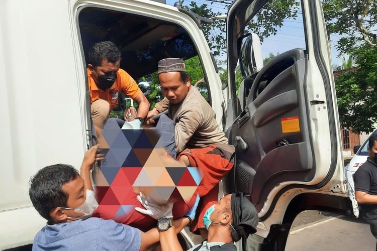 Korban saat dievakuasi oleh tim Inafis Polres Purworejo pada Jumat (18/11/2022)