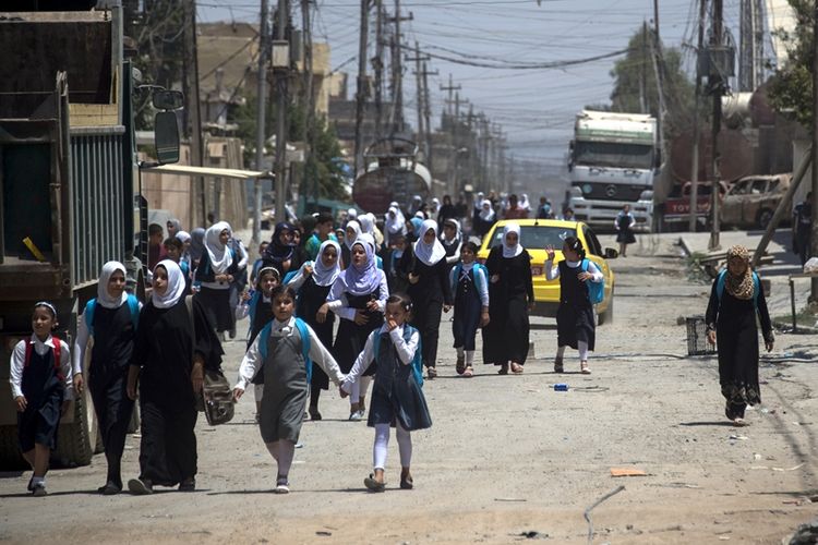 Setelah kota Mosul dinyatakan bebas dari cengkeraman ISIS, anak-anak mulai kembali ke sekolah.