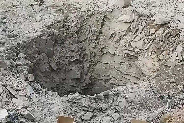 Bom penghancur bunker milik AS tidak meninggalkan kawah seperti bom tradisional.
