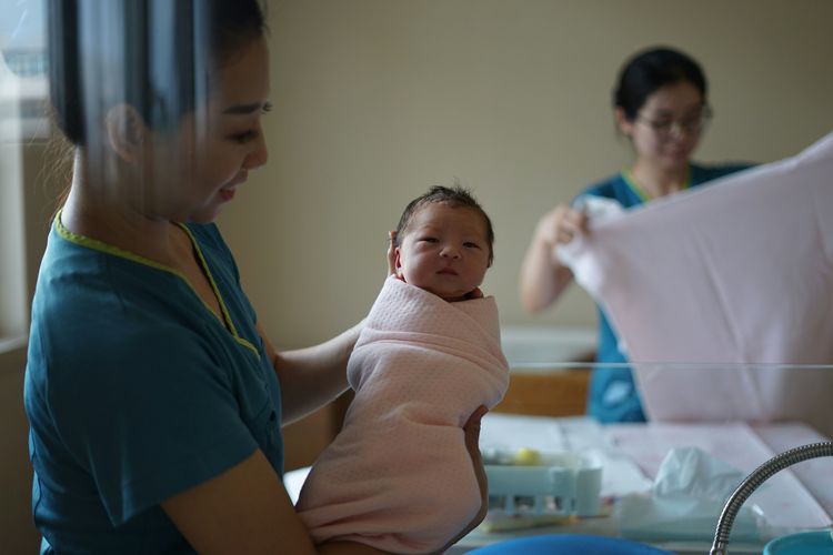 Bukan Sekadar Perayaan, Ini Sejarah Hari Bidan Internasional yang Menjadi Penyelamat Ibu dan Bayi