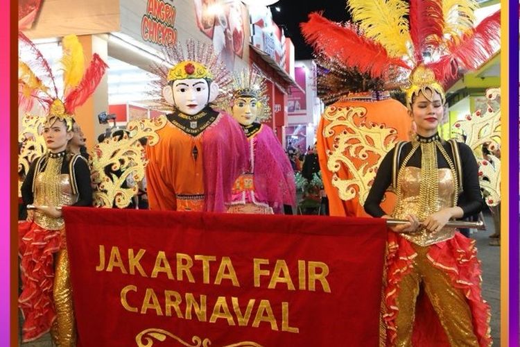 Penyelenggara turut menampilkan Jakarta Fair Carnaval di Pekan Raya Jakarta.