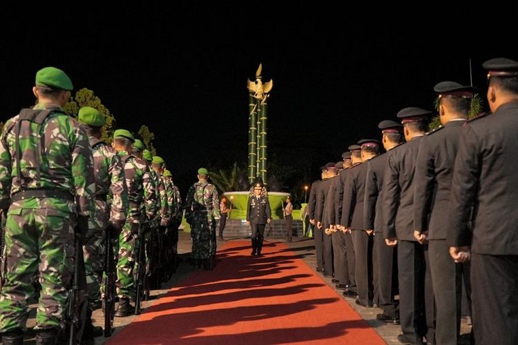 Setelah malam tirakatan, kegiatan dilanjutkan dengan renungan suci dan apel kehormatan di Taman Makam Pahlawan Ratna Bantala yang dipimpin Kepala Kepolisian Resor (Kapolres) Klaten AKBP Warsono. 