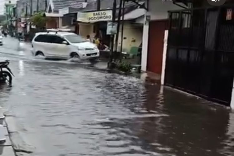 Bekasi Banjir Usai Hujan Deras, Muka Air P2C Sempat Tembus 480 cm