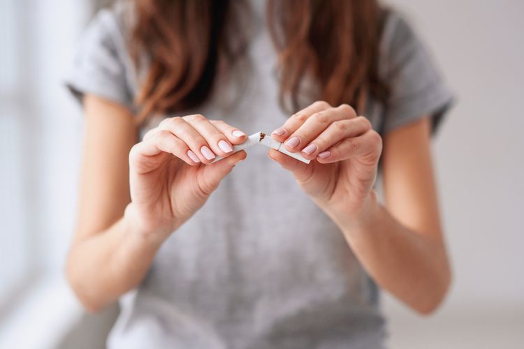 Ilustrasi merokok, dampak merokok dapat memengaruhi kesuburan pria dan wanita. 