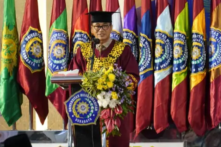 Kisah Mundakir Anak Buruh Serabutan yang Pantang Menyerah, Kini Jadi Rektor