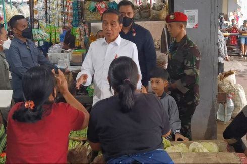Kunjungi Pasar Legi Solo, Jokowi: Harga Bahan Pokok Turun, Inflasi Semakin Kecil