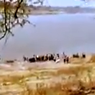 India Pasang Jaring di Sungai Gangga, Tangkap Puluhan Mayat Mengambang Diduga Korban Covid-19