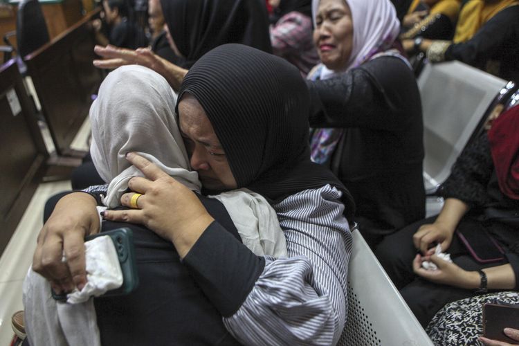 Detik-detik Vonis Mati Kopda Bazarsah, Tangis Haru Keluarga 3 Polisi Pun Pecah...
