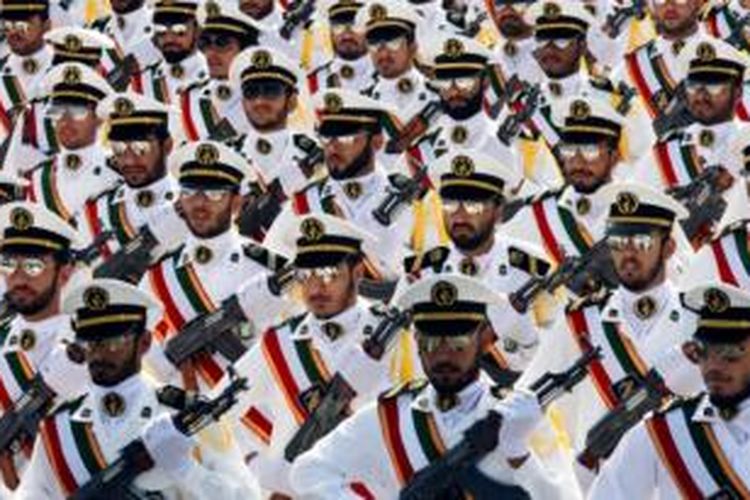 Personel angkatan laut Pasukan Pengawal Revolusi Iran.