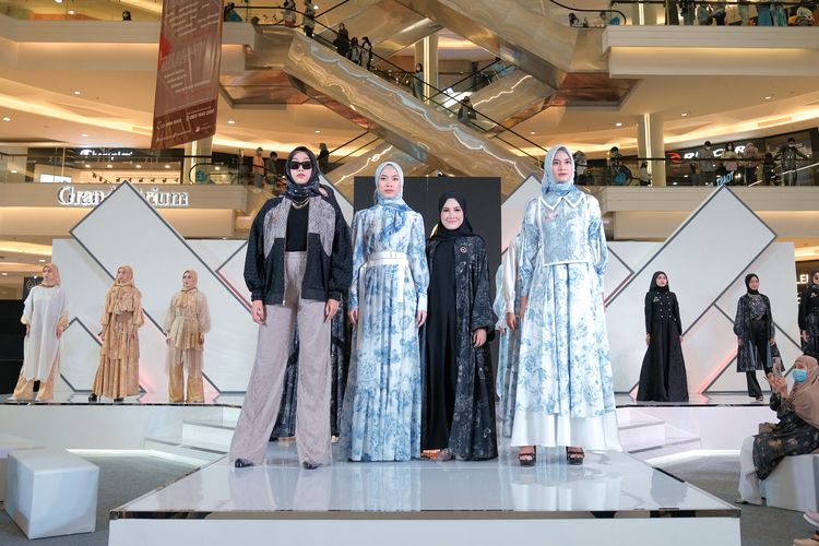 Koleksi desainer Pratiwi Anggraeni di Indonesia Beauty and Fashion Trunk 2022. 
