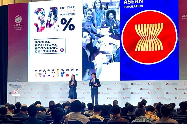 Mischka Aoki (14) dan Devon Kei Enzo (13) menjadi pembicara termuda dalam acara side event KTT ke-43 ASEAN, ASEAN Future Generation Business Forum di Jakarta Pacific Place, Sabtu (2/9/2023).