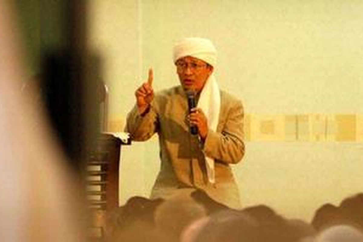 KH Abdullah Gymnastiar (Aa Gym) memberikan tausyiah kepada pegawai di lingkungan Rumah Sakit Pusat dr Mohammad Hussein (RSMH) Palembang. 