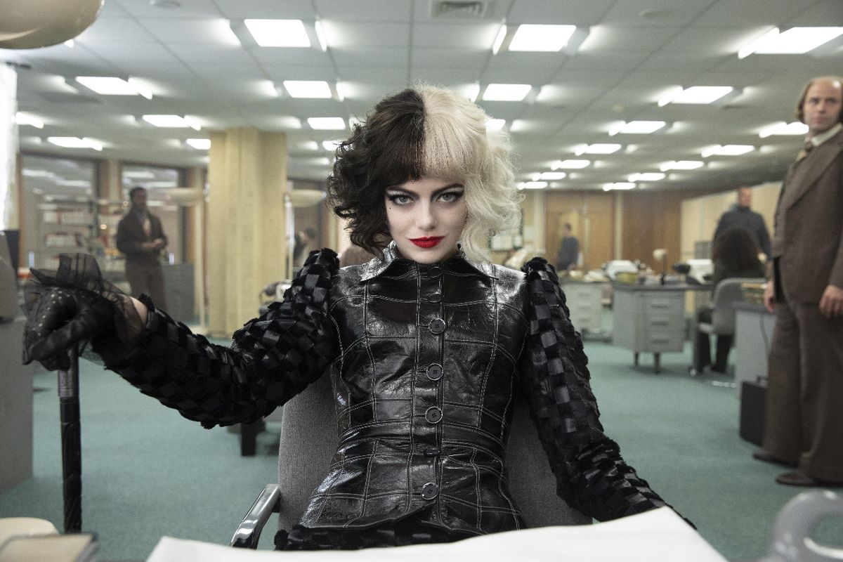 Aktris Emma Stone dalam film Cruella