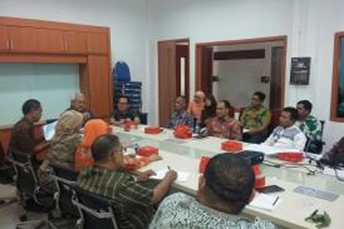 Badan Nasional Penempatan dan Perlindungan Tenaga Kerja Indonesia (BNP2TKI) berdiskusi dengan Yayasan Cipta Karya Mandiri Bangsa (YCKMB), Jumat (20/11/2015), untuk dapat memperkuat jalannya program pelatihan pemberdayaan masyarakat CTKI/TKI. 
