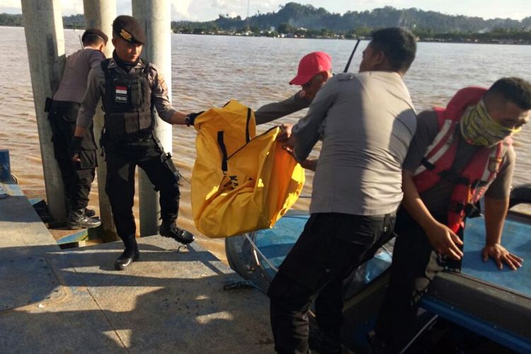 Salah satu korban perahu tenggelam, Makkasau (50) ditemukan 3 kilometer ke arah hulu Sungai Kuala Satu. Sebelumnya, sebuah perahu berpenumpang 8 orang di Kabupaten Bulungan Kalimantan Utara dilaporkan tenggelam di Perairan Sungai Kuala Satu pada Senin (3/7/2017). Dari 8 penumpang 6  orang berhasil menyelamatkan diri dan 2 ditemukan meninggal dunia.