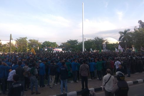 Mahasiswa yang Demo Tolak Izin Tambang Menginap di Kantor Gubernur Aceh