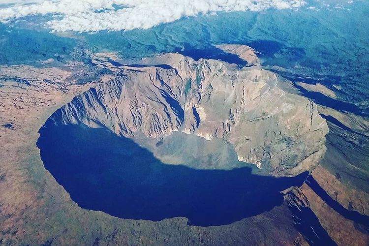 Gunung Tambora di Sumbawa, Nusa Tenggara Barat, Kamis (6/4/2023). Sumber: BTN Tambora.