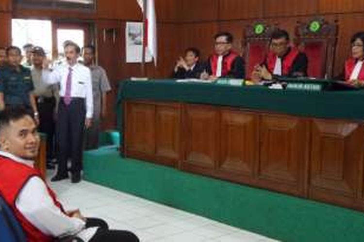 Saipul Jamil dalam ruang sidang Pengadilan Negeri Jakarta Utara, Kamis (21/4/2016).