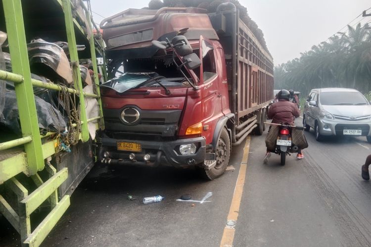Sopir Truk Sawit Kabur usai Sebabkan Kecelakaan Beruntun di Labusel Sumut