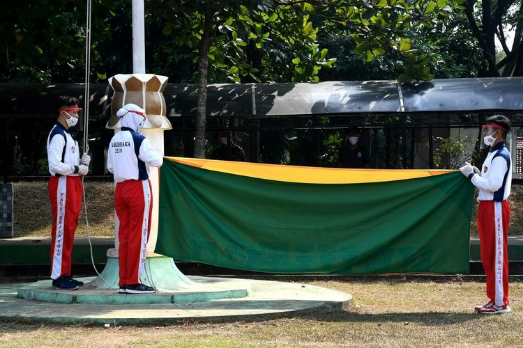 Para anggota Paskibraka 2020 tengah berlatih di pusat pelatihan di Cibubur, Jakarta Timur, Minggu (9/8/2020)