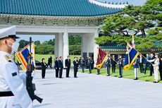 Jokowi Kunjungi Taman Makam Nasional di Seoul