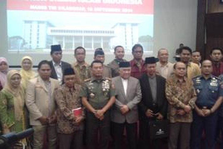 Panglima TNI Jenderal Moeldoko, bersama sejumlah tokoh ormas Islam, di Markas Besar TNI, Cilangkap, Jakarta Timur, Rabu (10/9/2014).