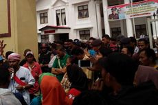 Dirut Bank Maluku Ditahan karena Korupsi, Pendukungnya Demo Kejaksaan