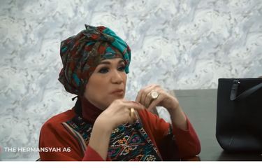 Dorce Gamalama saat berkunjung ke kantor Ashanty.