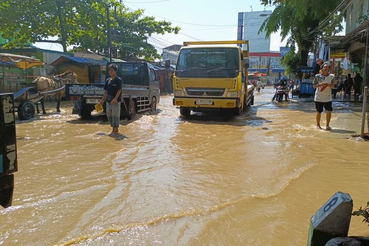 Lalu Lintas di Dayeuhkolot Bandung Tersendat Banjir, Pengendara Dialihkan ke Jalur Bojongsoang