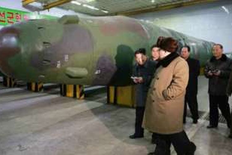Kantor berita Korea Utara, KCNA, mengklaim, pemimpin negara itu, Kim Jong Un, telah mengunjungi fasilitas yang menjadi tempat penyimpanan hulu ledak nuklir.