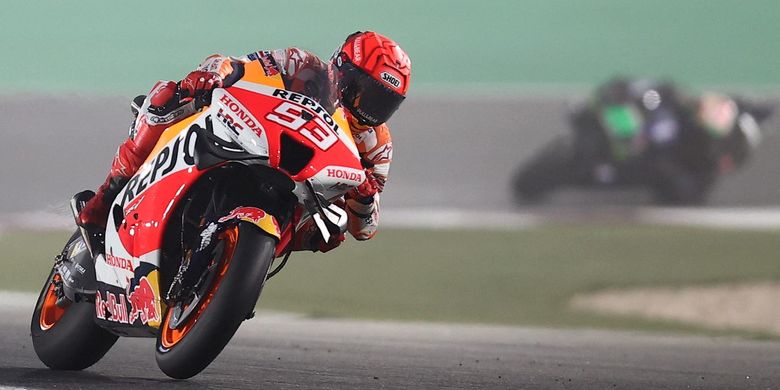 Marc Marquez (Repsol Hond) saat mengikuti sesi latihan bebas keempat MotoGP Qatar 2022 di Sirkuit Losail, Qatar, Sabtu (5/3/2022).