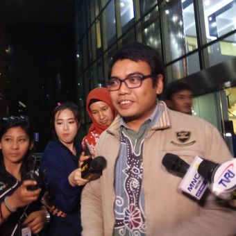 Kepala Bagian Pemberitaan dan Publikasi KPK, Priharsa Nugraha, di gedung KPK, Jakarta, Senin (25/9/2017).