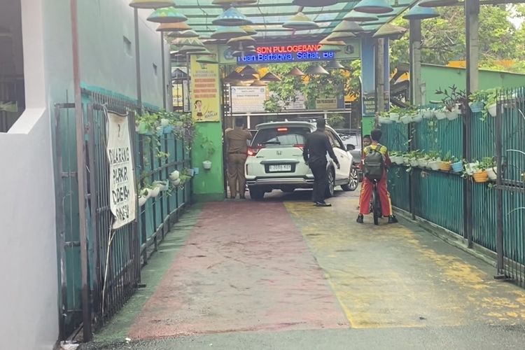 Melayat ke Nurlaela, Guru Korban Kecelakaan KRL Bekasi, Dedi Mulyadi Janji Bantu Pendidikan Anak