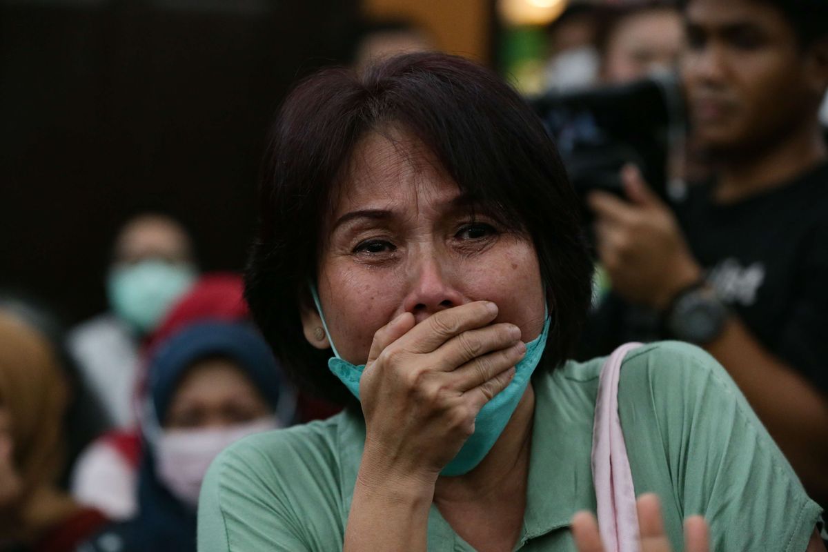 Penggemar terdakwa kasus pembunuhan berencana Brigadir Nofriansyah Yosua Hutabarat atau Brigadir J, Richard Eliezer meluapkan kekecewaan usai Jaksa Penuntut Umum membacakan tuntutan di Pengadilan Negeri Jakarta Selatan, Rabu (18/1/2023). Richard Eliezer dituntut hukuman 12 tahun penjara.