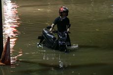 Jangan Asal, Begini Pertolongan Pertama Saat Motor Terendam Banjir