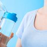 3 Cara Bersihkan Botol Minum Plastik Tanpa Sikat, Pakai Bahan Dapur