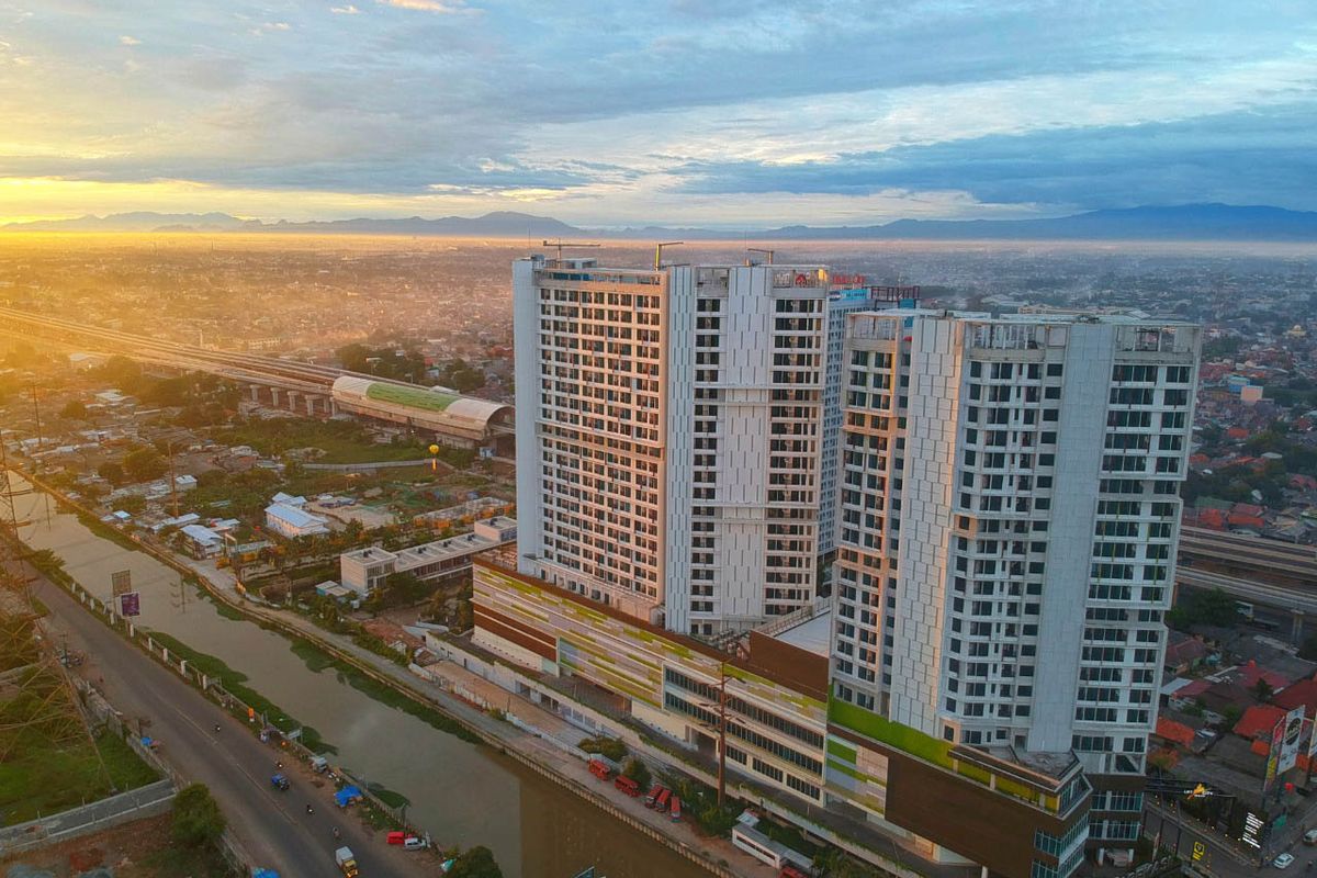 Bangunan LRT City Bekasi yang merupakan kawasan hunian terintegrasi Light Rail Transit (LRT) Jabodebek. Salah satu proyek yang tengah dikembangkan adalah LRT City Bekasi-Eastern Green yang berada di kawasan Bekasi sebagai salah satu kota penyangga Jakarta dengan jumlah penglaju cukup banyak.