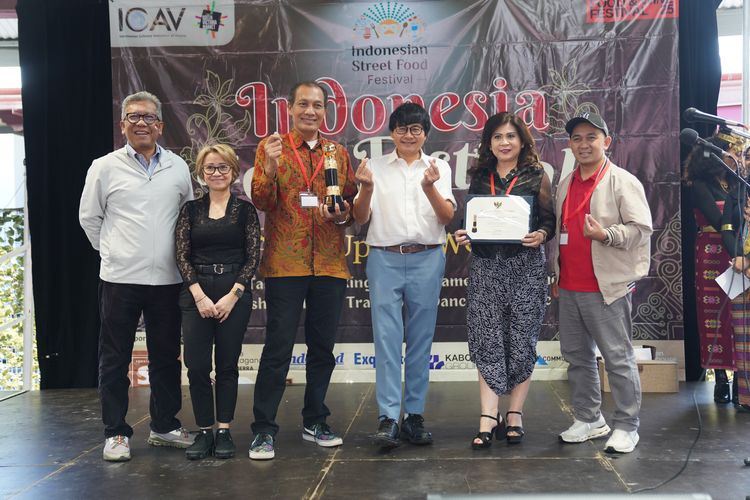 Penyerahan penghargaan saat Indonesian Street Food Festival (ISFF) pada 22-23 Maret 2025. 
