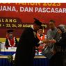 Wafat karena Sakit, Ibu Ini Gantikan Posisi Anaknya Saat Wisuda di UMM