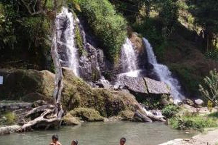 Air Terjun Bah Biak di Pematang Siantar, Sumatera Utara. 