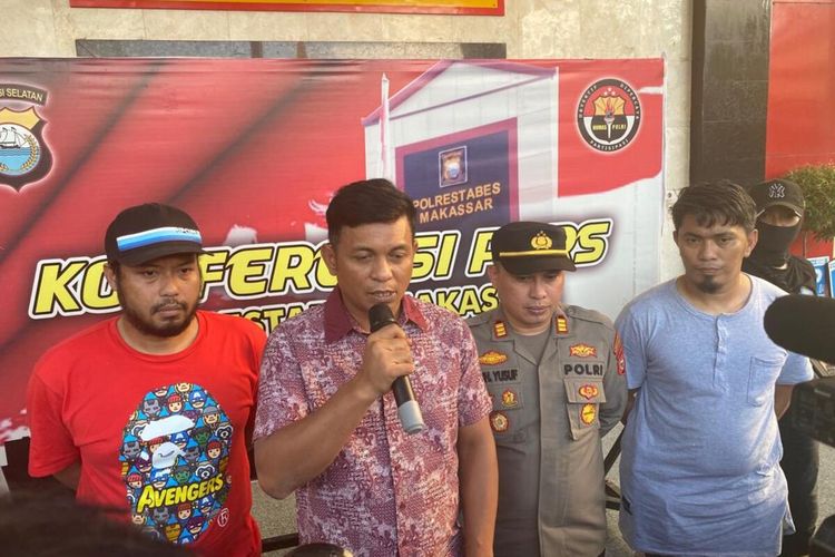 Kasat Reskrim Polrestabes Makassar AKBP Ridwan JM Hutagaol yang memimpin ekspose pengungkapan pelaku pembunuhan pria dalam tokonya di Jalan Karunrung, Kecamatan Rappocini, Kota Makassar, Sulawesi Selatan (Sulsel). Jumat (7/7/2023)