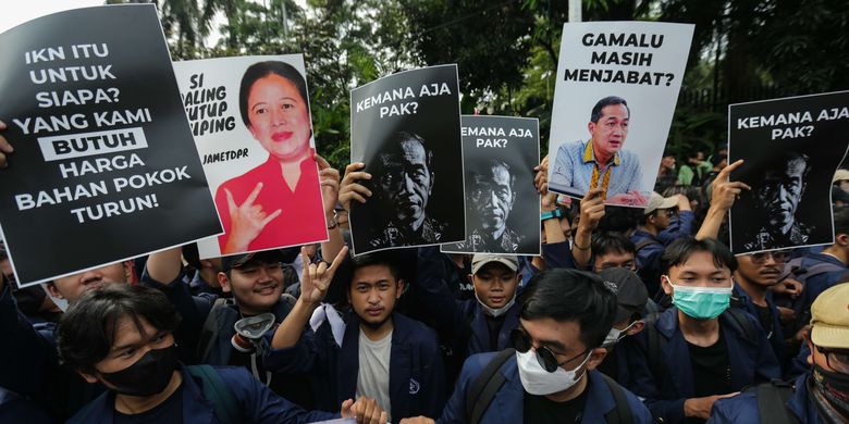 University students stage protests in front of the parliament building in Senayan, Jakarta following a rise in food prices and a possible elongation of President Joko Widodo's term in office on Monday, April 11, 2022. The student protest in Jakarta ends in chaos. 