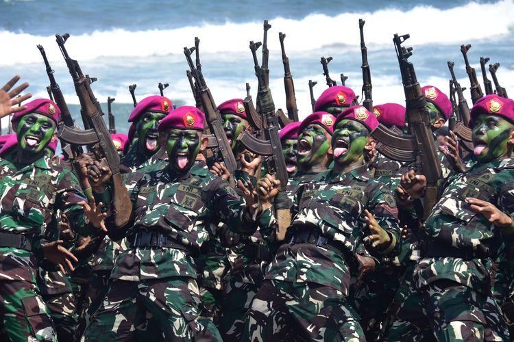 947 Prajurit Remaja Sandang Baret Ungu Korps Marinir Usai Tempuh Lintas Medan 350 Kilometer